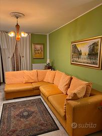 Divano arancione 6/8 posti, anche separabile