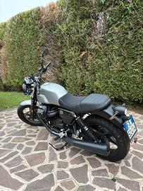 Moto Guzzi V7 Stone 850