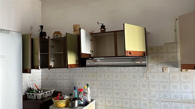 cucina pensili modulabili tavolo sedie