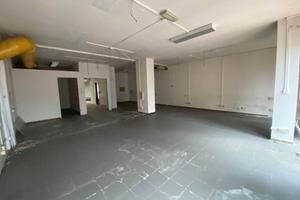 Immobile di 250 m² con 1 locale a Prato