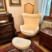Poltrona Egg chair in pelle bianca