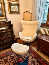 Poltrona Egg chair in pelle bianca