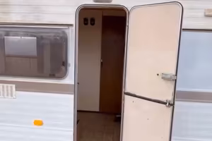 Roulotte con bagno e cucina – da sistemare