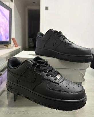 Nike Air Force 1 nere, taglia 45