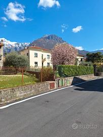 Casa indipendente con garage a Mandello Del Lario
