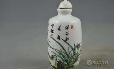 Antica tabacchiera cinese "snuff bottle" in porcel