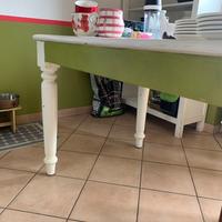 Tavolo in legno massiccio