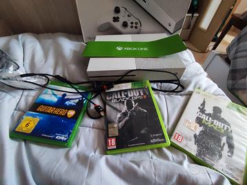 XBOX ONE S + DISCHI ORIGINALI + UN CONTROLLER 