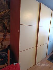 Armadio - 3 ante a scorrimento -->  risolto
