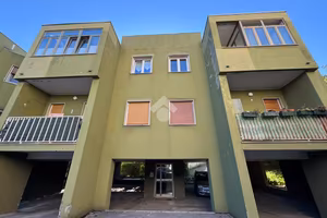 3 LOCALI A TRIESTE