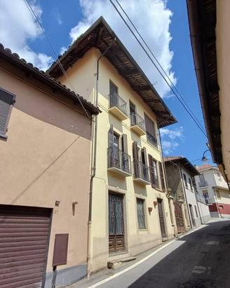 Immobile in asta di 252 m² con più di 5 locali a C