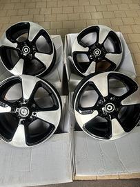 04 CERCHI ORIGINALI CON VALVOLE X SMART FORFOUR 45