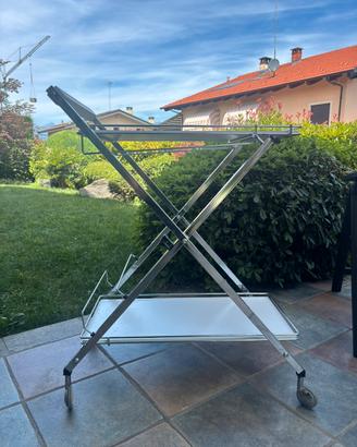 Tavolino pieghevole con rotelle
