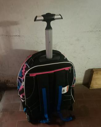 Zaini Seven e Invicta per scuola