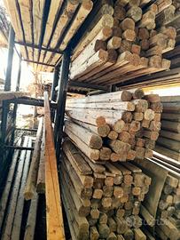 Stock travi in abete usate per tetti e strutture