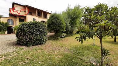 Rustico / Casale di 260 m² con più di 5 locali a L