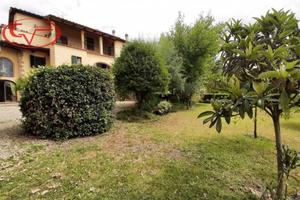 Rustico / Casale di 260 m² con più di 5 locali a L