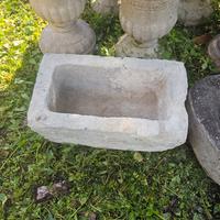 vaso rettangolare in roccia