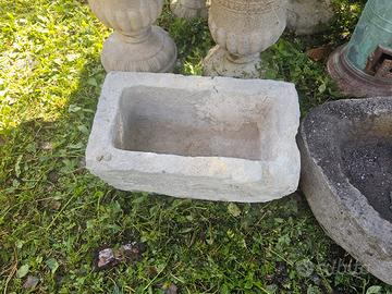 vaso rettangolare in roccia