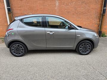 Lancia Ypsilon 1.0 FireFly 5 porte S&S Hybryd Gold