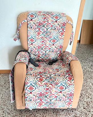 poltrona x anziani. con motore  e divano  