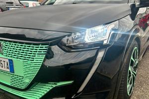 Peugeot elettrica e-208 136cv