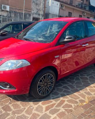 Lancia Ypsilon 1.0 FireFly 5 porte S&S Hybrid Gold