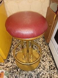 Sgabello in pelle rossa anni ‘70