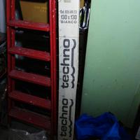 Schermo di proiezione treppiede