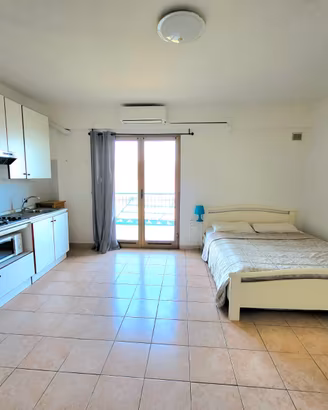 Appartamento in collina con vista mare