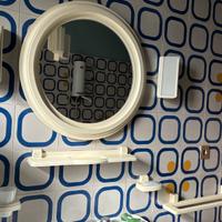 specchio e arredi bagno