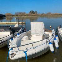 Barca a motore capelli 17