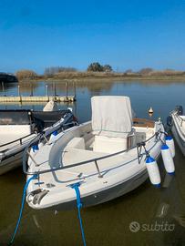 Barca a motore capelli 17