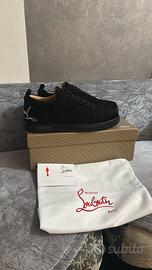 Sneakers Uomo Camoscio Logo Ricamato Suola Rossa