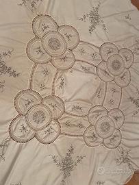 TOVAGLIA ROTONDA IN LINO RICAMATA DIAMETRO CM. 160