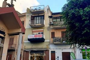 CAPACI: APPARTAMENTO CON TERRAZZO