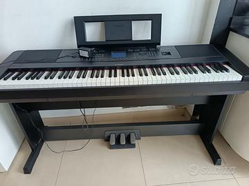 Yamaha Portable Grand DGX 660 come nuovo