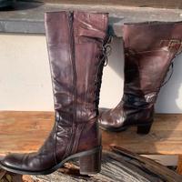 Stivali molto particolari e belli nr. 36