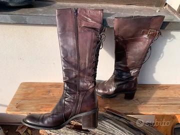 Stivali molto particolari e belli nr. 36
