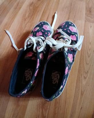 vans era woman numero 37 disegno rose sfondo nero