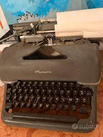Macchina da scrivere antica