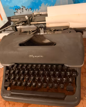 Macchina da scrivere antica