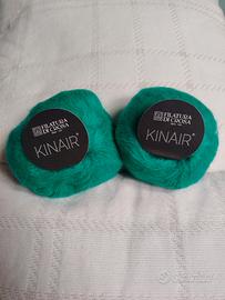 Due gomitoli di filato sottile mohair