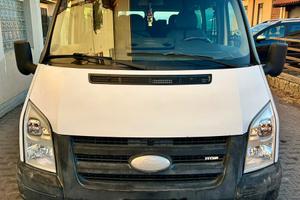 Pulmino Ford Transit 9 posti