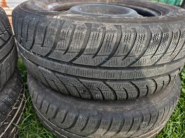 4 Cerchi in ferro con gomme 215/65/16