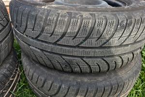 4 Cerchi in ferro con gomme 215/65/16