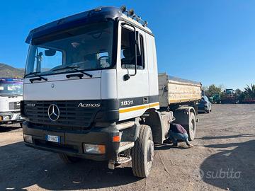 Autocarro Mercedes 4x4