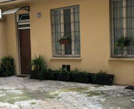 Basso fabbricato interno cortile