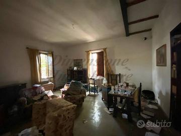 Villa di 250 m² con più di 5 locali e posto auto a