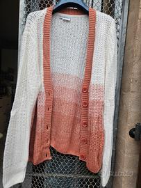 Cardigan con bottoni e scollo a V. 